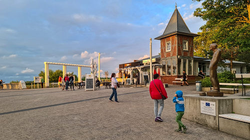 Vorplatz am Strandhaupteingang