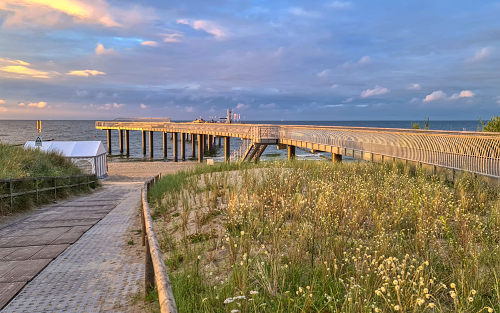 Sie Seebrücke von Land aus gesehen